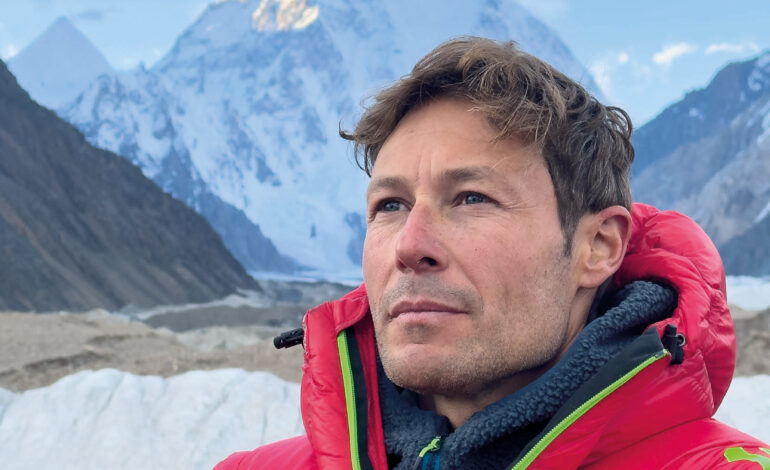  Sfidando il K2: un cammino tra emozioni e montagne