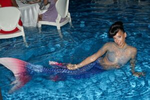 White dinner water show Villa Renoir 2