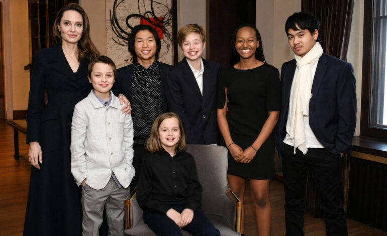  Zahara e Maddox scelgono il cognome Jolie e chiudono il capitolo Brad Pitt