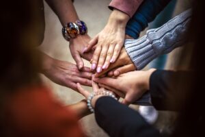 Solidarietà - Un dolcetto per un povero ph Pixabay